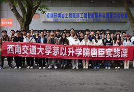 关于“逆境突围：车手在极端环境下的拼搏史诗”的信息