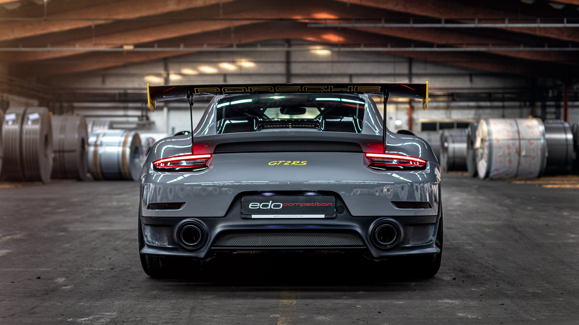 足球训练营火热进行中青少年积极参与,青少年足球培训班收费标准