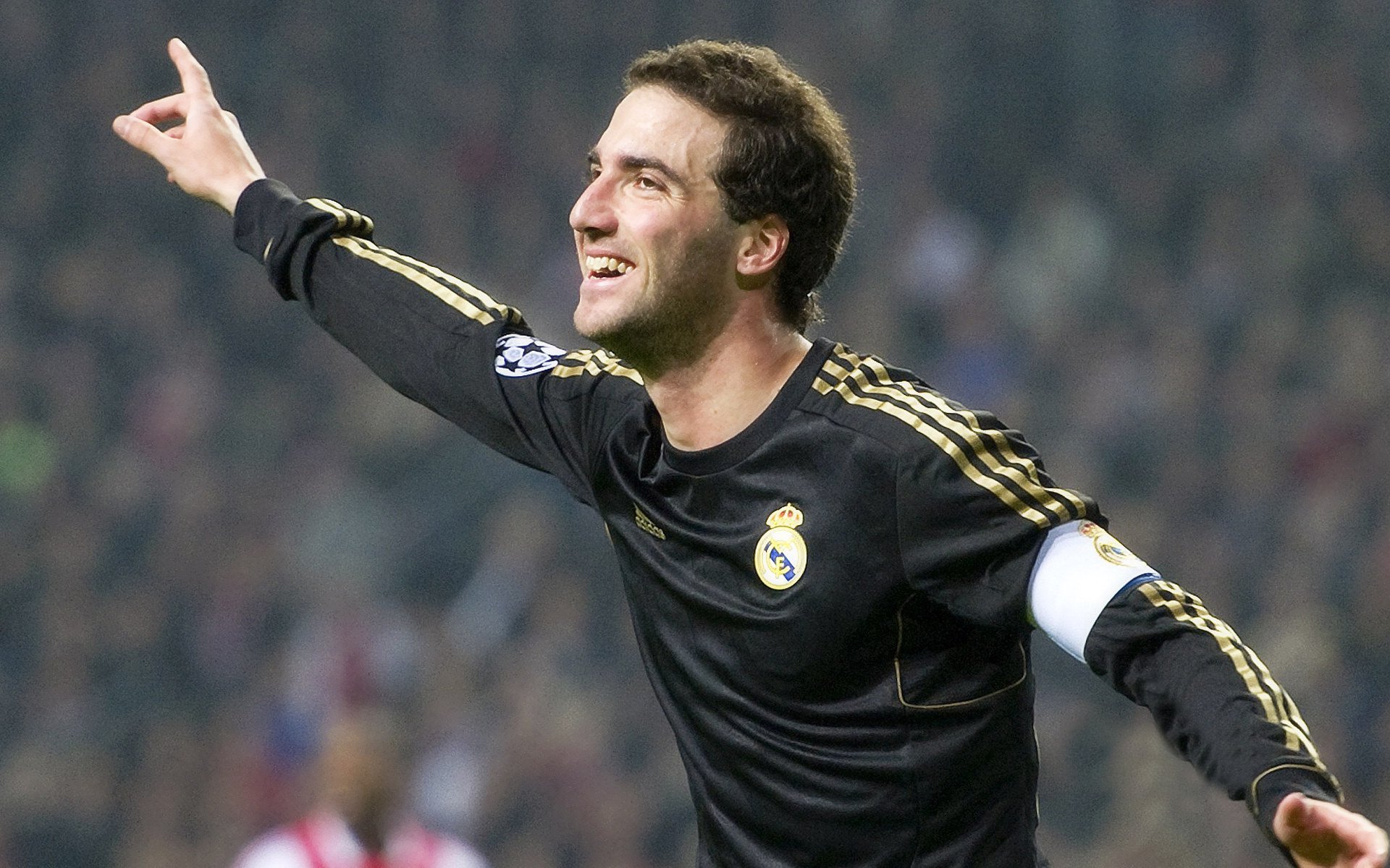 巴黎圣日耳曼新援发威，引领球队走出低谷，巴黎圣日耳曼转会新闻